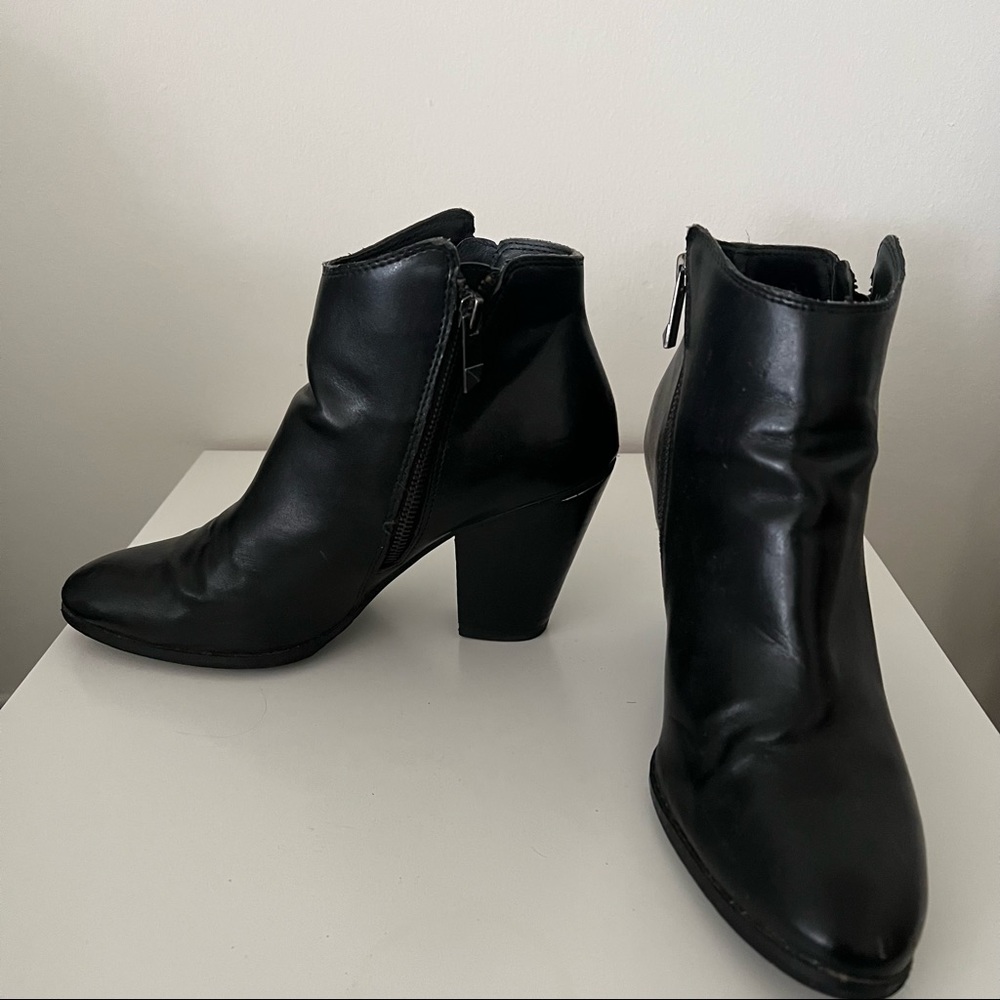 Dolce vita heeled booties black